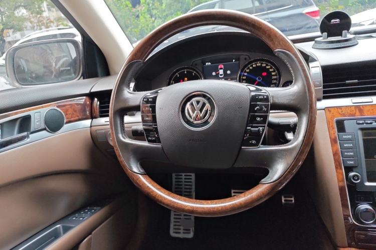 Used Volkswagen Phaeton 2012 3.0L Executive Version Steering Wheel