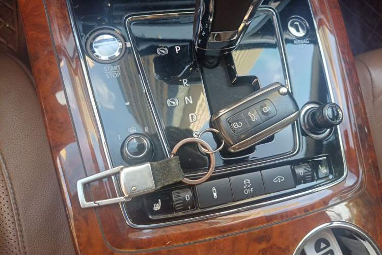 Used Volkswagen Phaeton 2012 3.0L Executive Version Vehicle Key