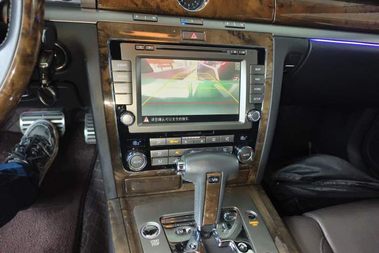 Used Volkswagen Phaeton 2012 3.6L Deluxe Custom Edition Audio And AC Panel