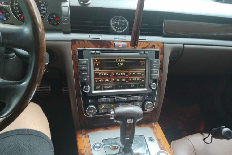 Used Volkswagen Phaeton 2012 3.0L Executive Version Audio And AC Panel