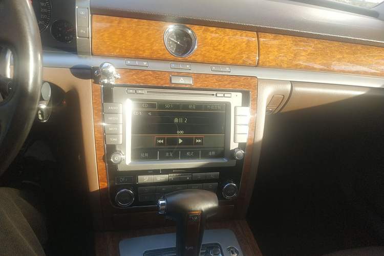 Used Volkswagen Phaeton 2012 3.0L Business Edition Audio And AC Panel