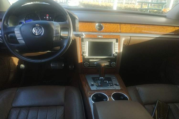 Used Volkswagen Phaeton 2012 3.0L Business Edition Center Console