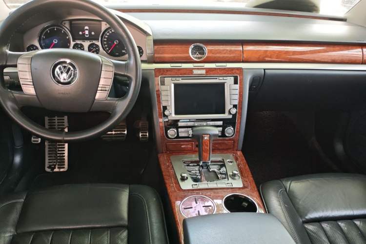 Used Volkswagen Phaeton 2012 3.0L Business Edition Center Console