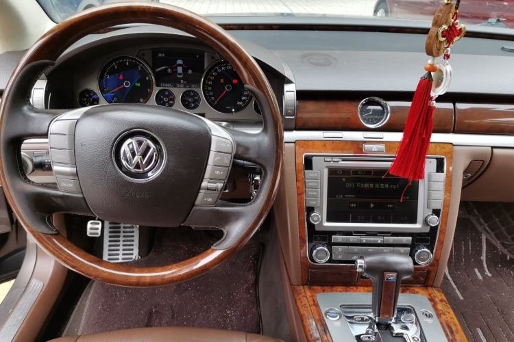 Used Volkswagen Phaeton 2012 3.0L Executive Version Center Console