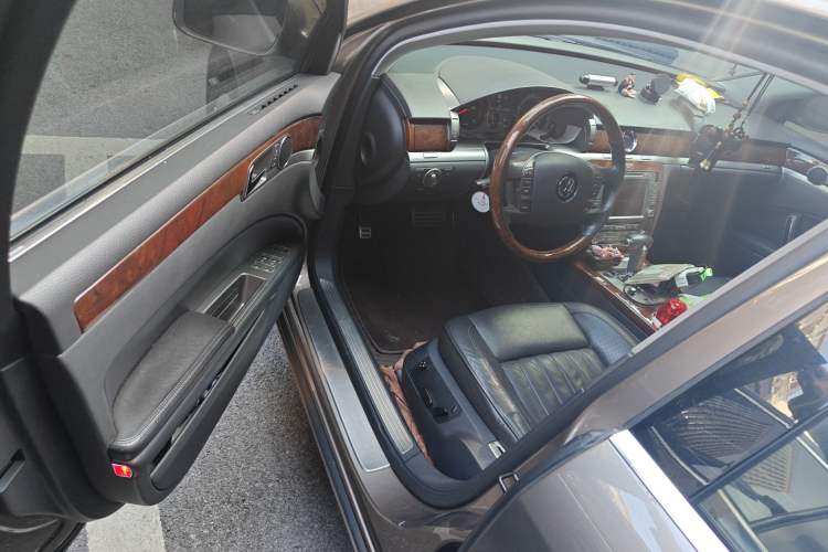 Used Volkswagen Phaeton 2012 3.0L Business Edition Driver Seat