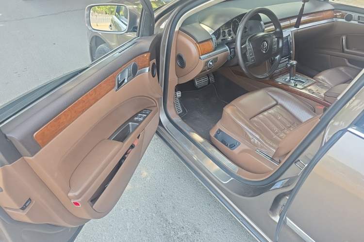 Used Volkswagen Phaeton 2012 3.0L Business Edition Driver Seat
