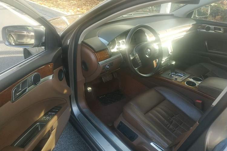 Used Volkswagen Phaeton 2012 3.0L Business Edition Driver Seat