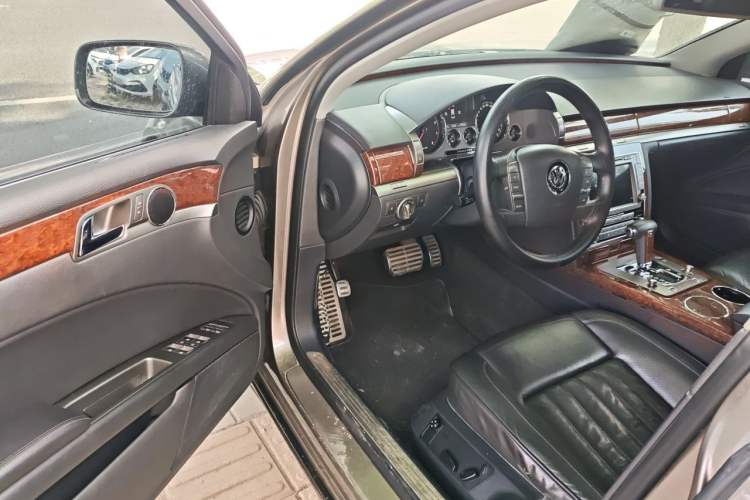 Used Volkswagen Phaeton 2012 3.0L Business Edition Driver Seat