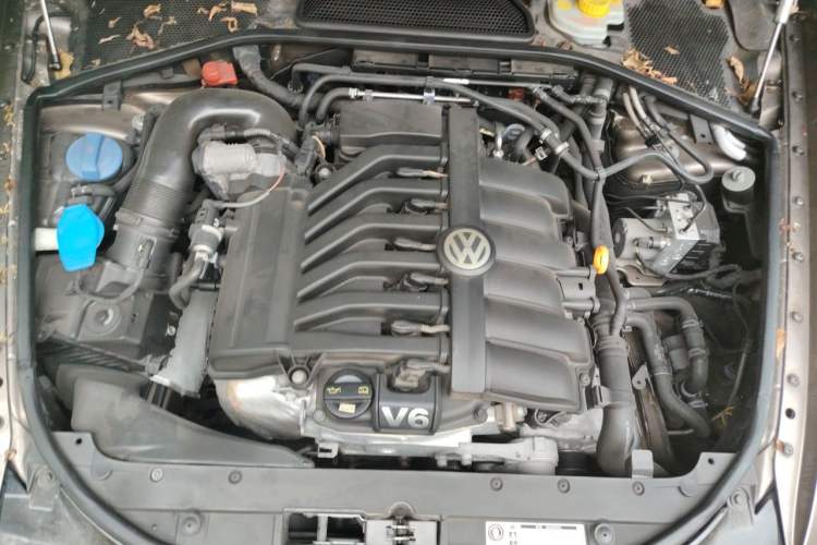 Used Volkswagen Phaeton 2012 3.0L Executive Version Engine Bay