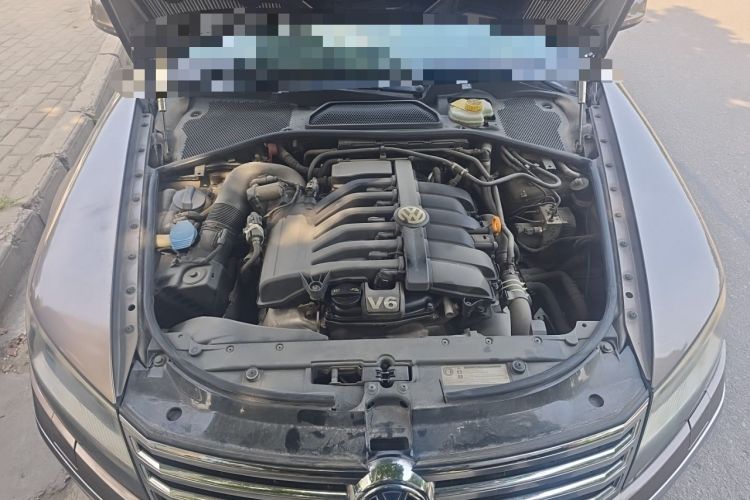 Used Volkswagen Phaeton 2012 3.0L Business Edition Engine Bay