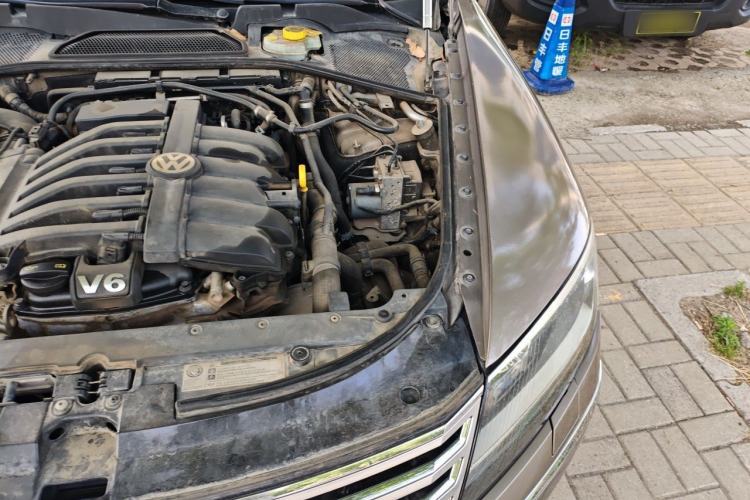 Used Volkswagen Phaeton 2012 3.0L Business Edition Engine Bay Left