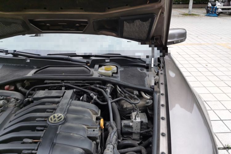 Used Volkswagen Phaeton 2012 3.0L Executive Version Engine Bay Left