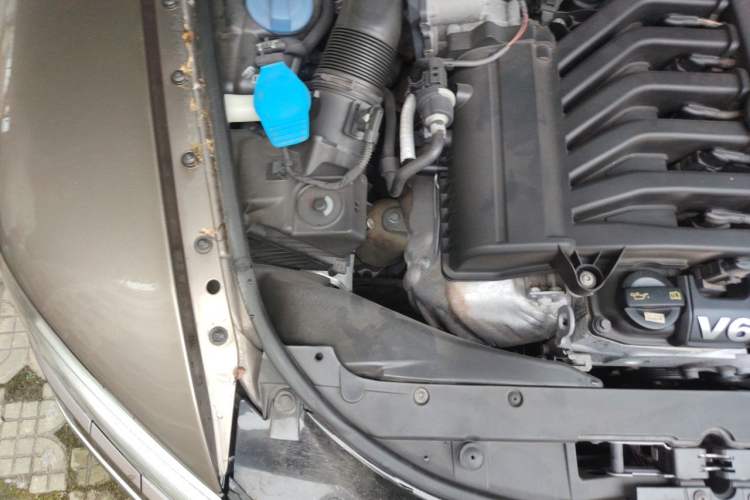 Used Volkswagen Phaeton 2012 3.0L Executive Version Engine Bay Right