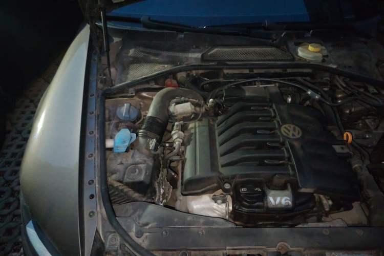 Used Volkswagen Phaeton 2012 3.0L Executive Version Engine Bay Right