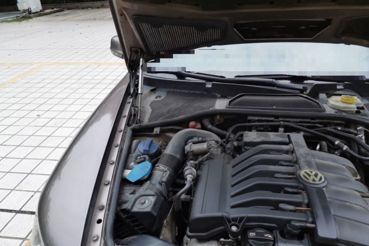 Used Volkswagen Phaeton 2012 3.0L Executive Version Engine Bay Right