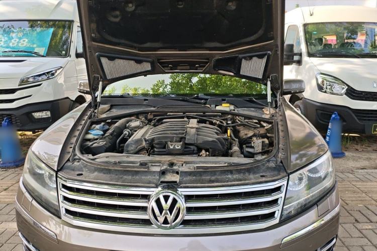 Used Volkswagen Phaeton 2012 3.0L Business Edition Engine Bay