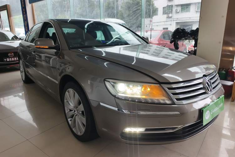 Used Volkswagen Phaeton 2012 3.6L Deluxe Custom Edition Front Right 45 Deg
