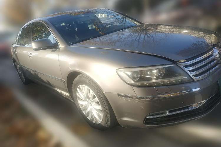 Used Volkswagen Phaeton 2012 3.0L Business Edition Front Right 45 Deg