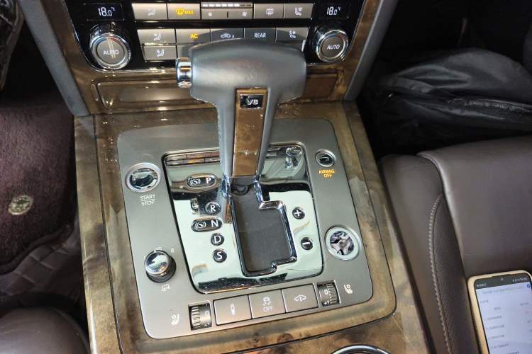 Used Volkswagen Phaeton 2012 3.6L Deluxe Custom Edition Gear Lever