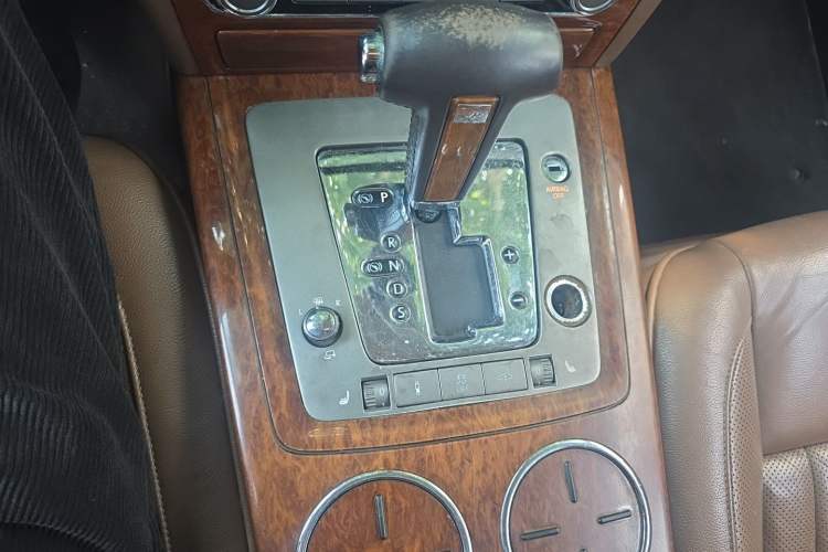 Used Volkswagen Phaeton 2012 3.0L Business Edition Gear Lever