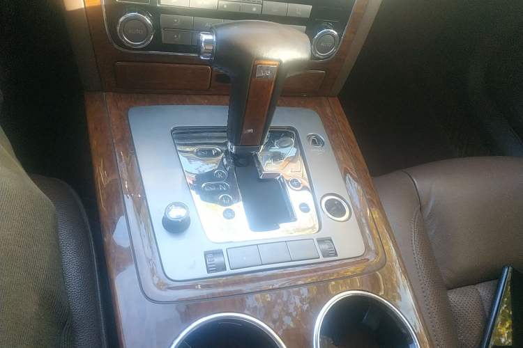 Used Volkswagen Phaeton 2012 3.0L Business Edition Gear Lever