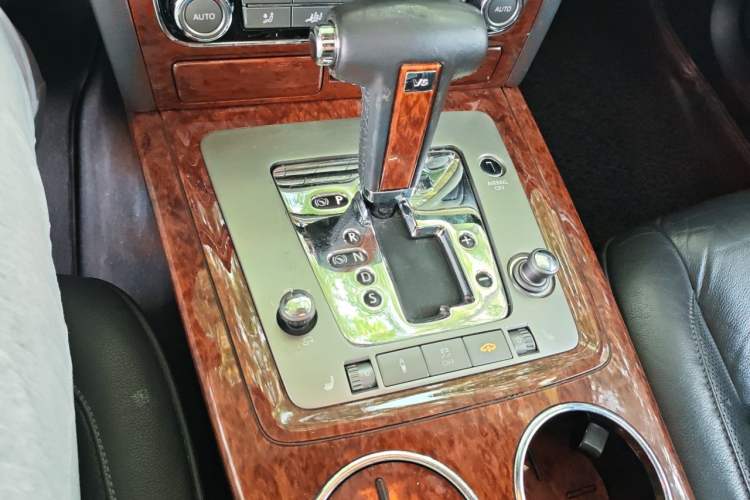 Used Volkswagen Phaeton 2012 3.0L Business Edition Gear Lever