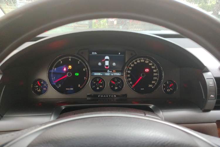 Used Volkswagen Phaeton 2012 3.0L Executive Version Instrument Cluster