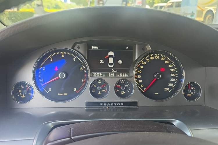 Used Volkswagen Phaeton 2012 3.0L Business Edition Instrument Cluster