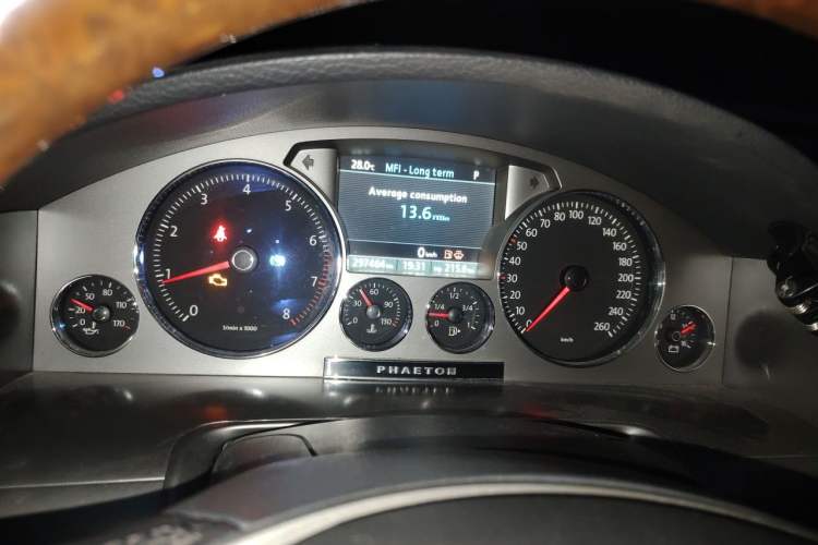 Used Volkswagen Phaeton 2012 3.0L Executive Version Instrument Cluster