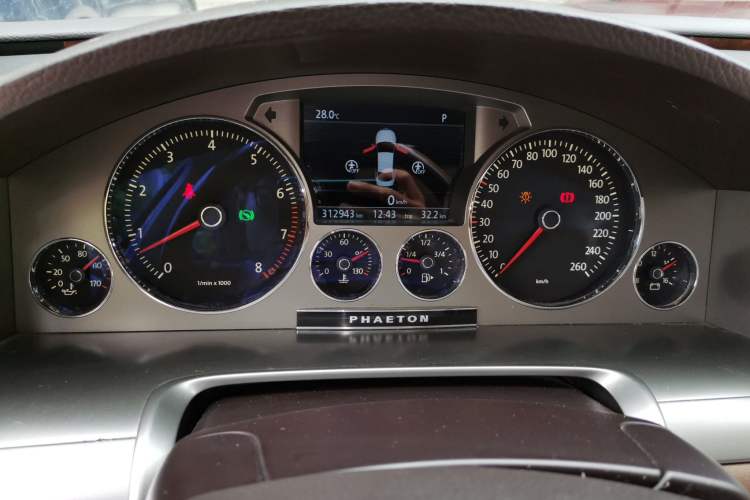 Used Volkswagen Phaeton 2012 3.0L Executive Version Instrument Cluster