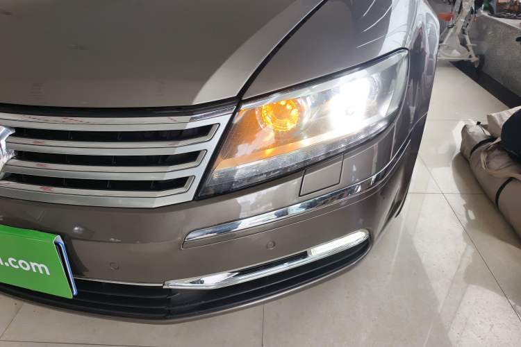 Used Volkswagen Phaeton 2012 3.6L Deluxe Custom Edition Left Front Headlight