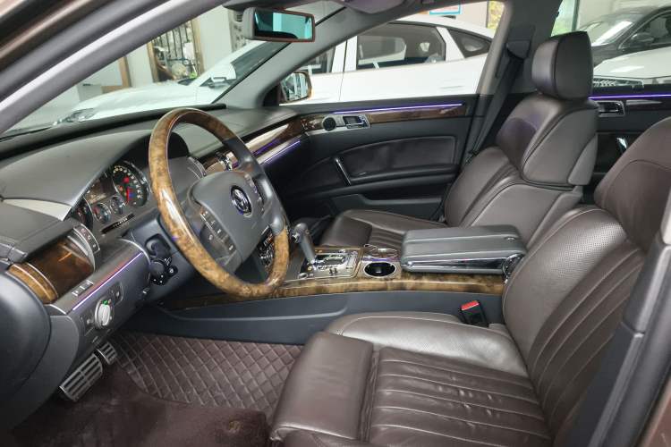 Used Volkswagen Phaeton 2012 3.6L Deluxe Custom Edition Left Front Seat