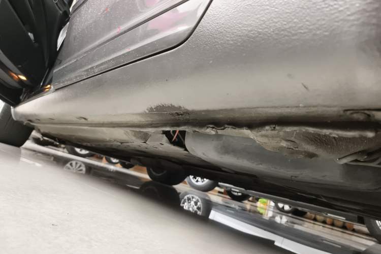 Used Volkswagen Phaeton 2012 3.6L Deluxe Custom Edition Left Side Sill