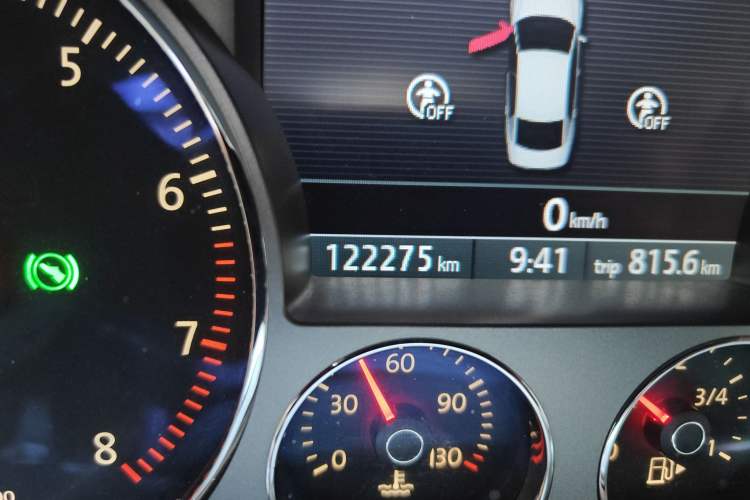Used Volkswagen Phaeton 2012 3.0L Business Edition Odometer Close Up