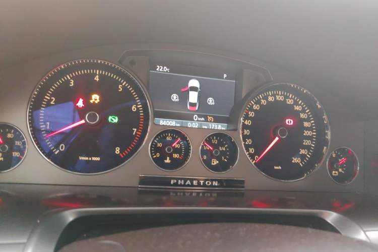 Used Volkswagen Phaeton 2012 3.0L Executive Version Odometer Close Up