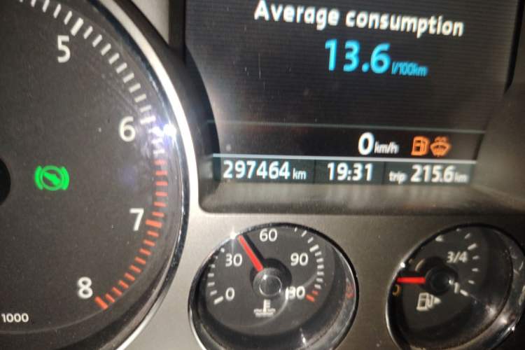 Used Volkswagen Phaeton 2012 3.0L Executive Version Odometer Close Up