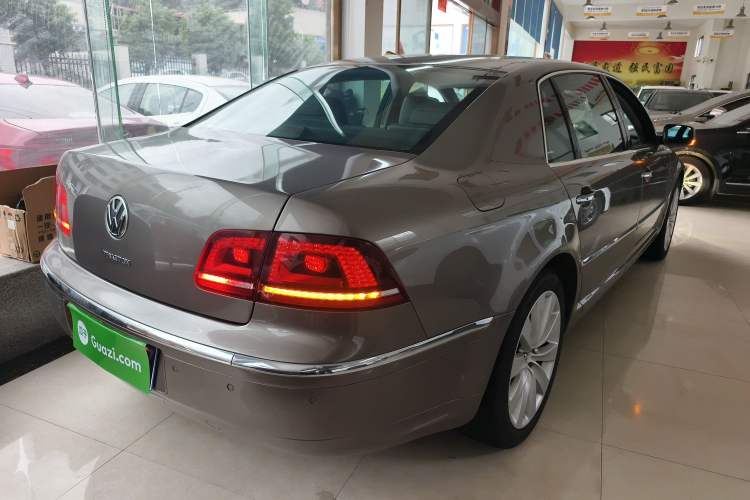 Used Volkswagen Phaeton 2012 3.6L Deluxe Custom Edition Rear Right 45 Deg