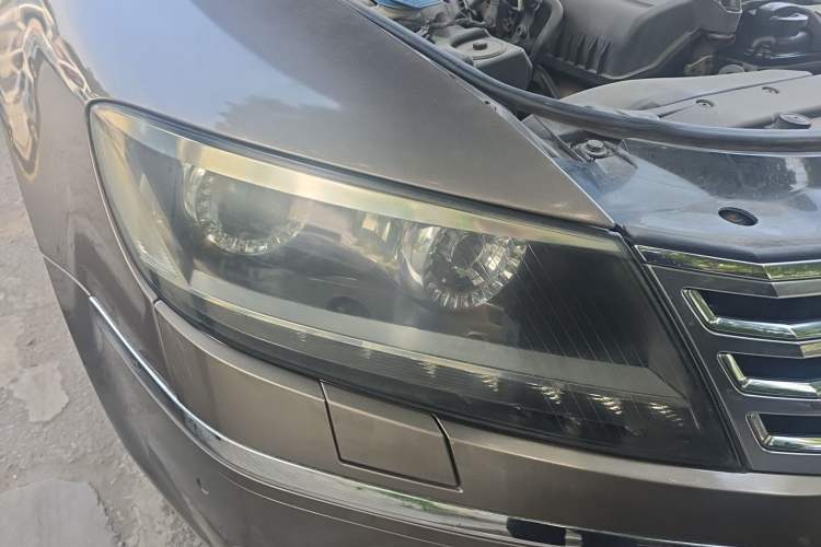 Used Volkswagen Phaeton 2012 3.0L Business Edition Right Front Headlight