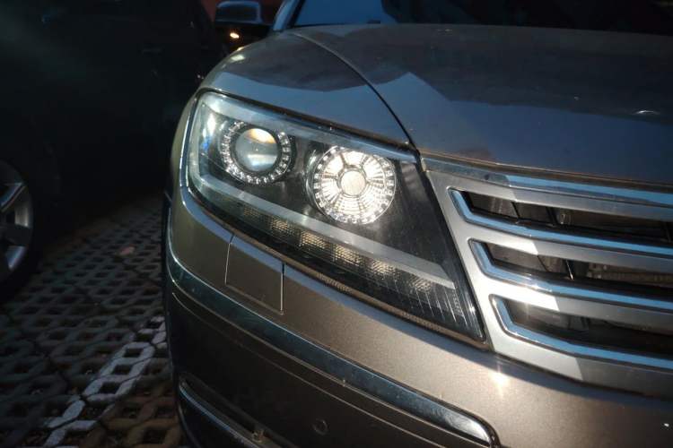 Used Volkswagen Phaeton 2012 3.0L Executive Version Right Front Headlight