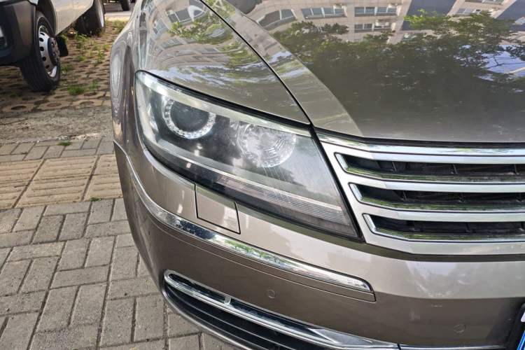 Used Volkswagen Phaeton 2012 3.0L Business Edition Right Front Headlight
