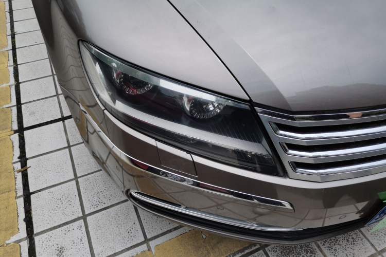 Used Volkswagen Phaeton 2012 3.0L Executive Version Right Front Headlight