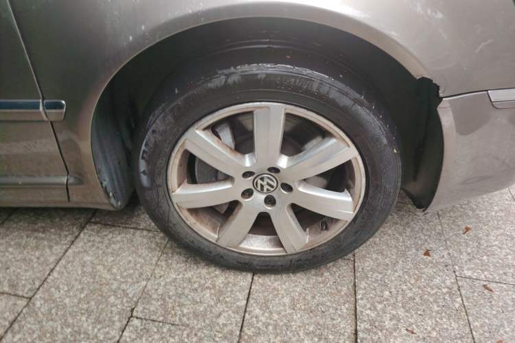 Used Volkswagen Phaeton 2012 3.0L Executive Version Right Front Wheel Hub