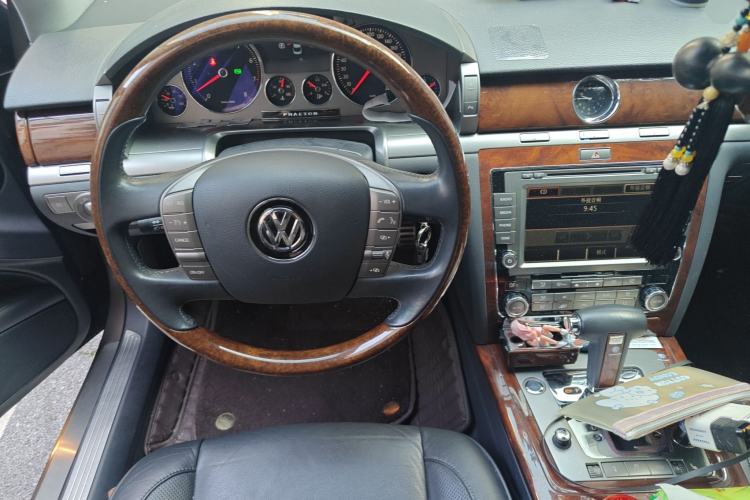 Used Volkswagen Phaeton 2012 3.0L Business Edition Steering Wheel
