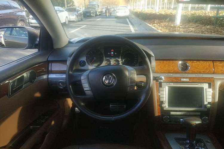 Used Volkswagen Phaeton 2012 3.0L Business Edition Steering Wheel