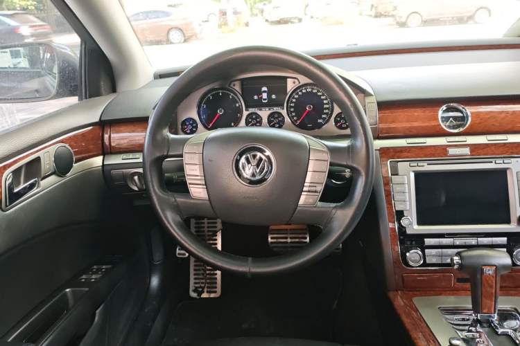 Used Volkswagen Phaeton 2012 3.0L Business Edition Steering Wheel