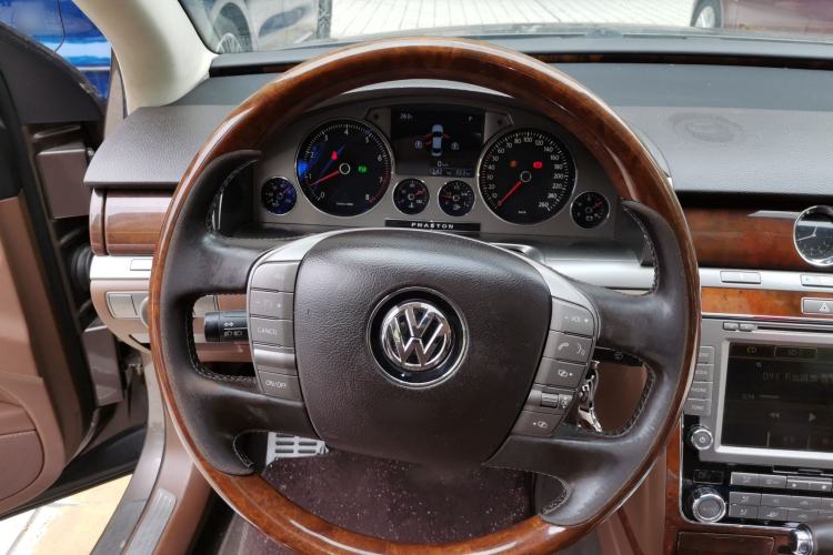 Used Volkswagen Phaeton 2012 3.0L Executive Version Steering Wheel