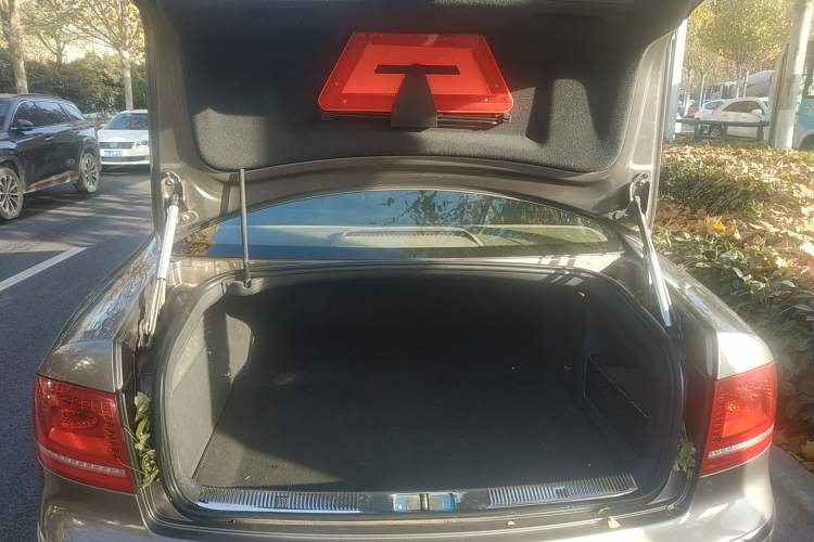 Used Volkswagen Phaeton 2012 3.0L Business Edition Trunk