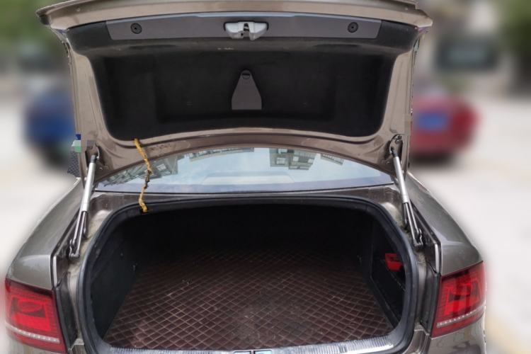 Used Volkswagen Phaeton 2012 3.0L Executive Version Trunk