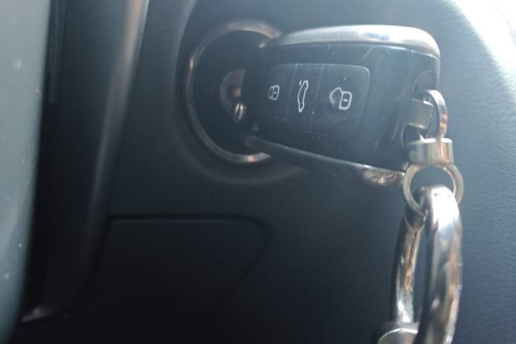 Used Volkswagen Phaeton 2012 3.0L Business Edition Vehicle Key
