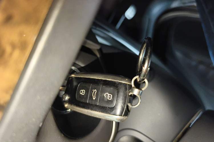 Used Volkswagen Phaeton 2012 3.6L Deluxe Custom Edition Vehicle Key